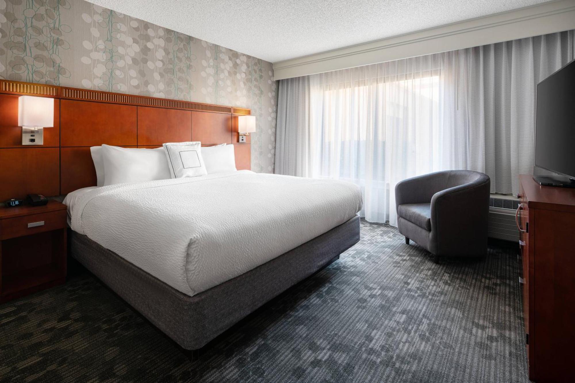 Hotel Courtyard San Jose 3*